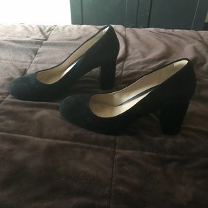 Size 8.5 Clark’s Gabriel mist black suede.